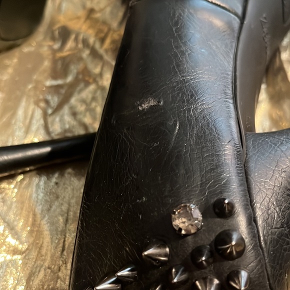 size 9 pewter/silver cones & clear stones on back 5 in heels.New tried on only - Picture 5 of 14